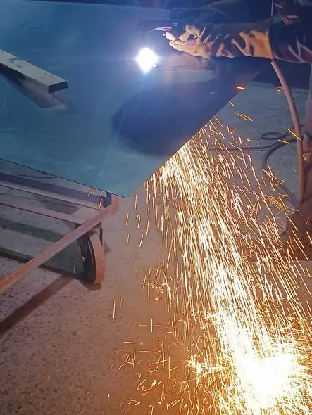 Plasma cutting work for a workshop repair